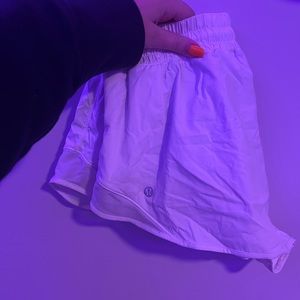 lululemon 2.5 hotty hot white